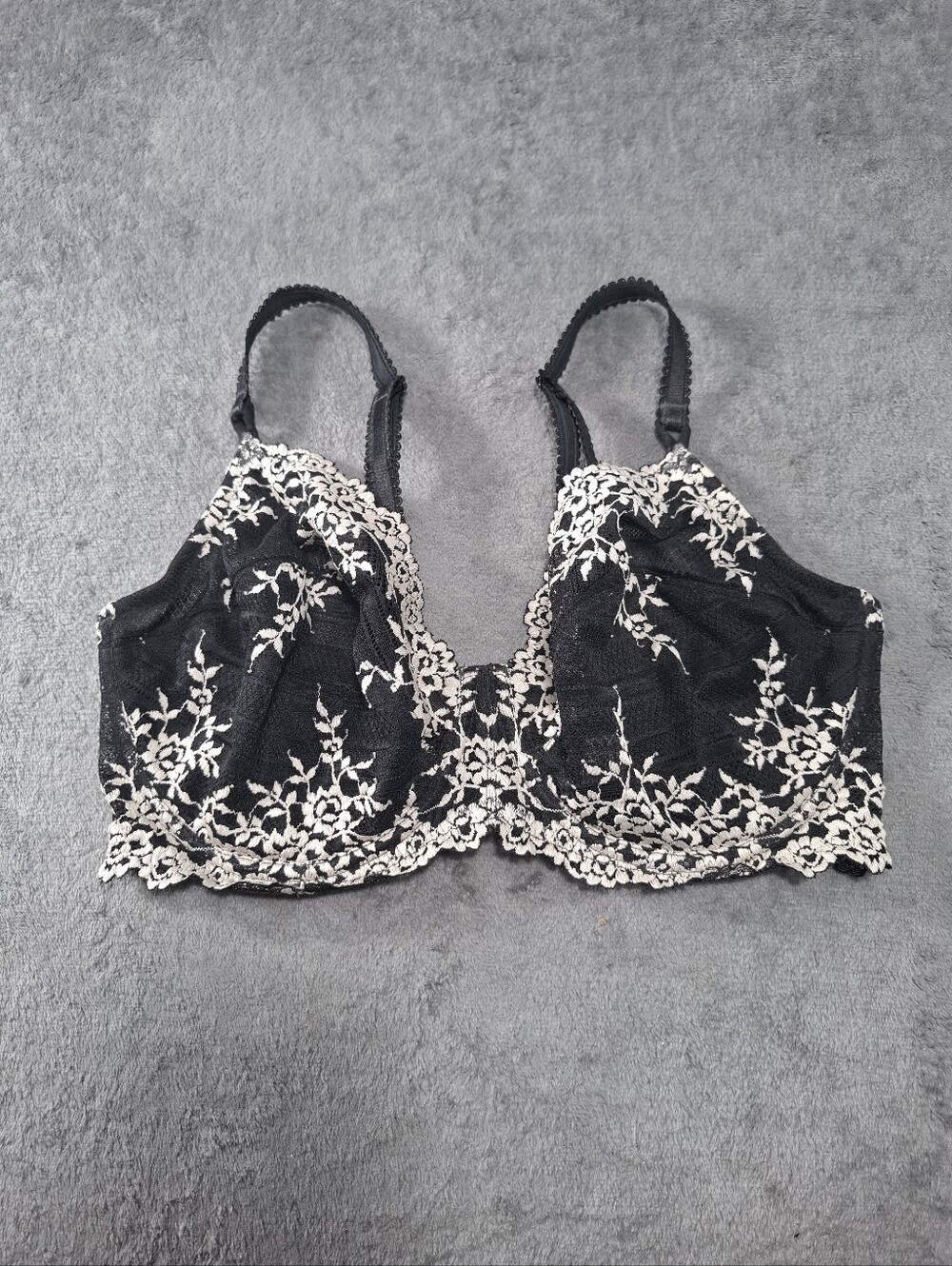 Wacoal Black Lace Underwire Bra with Cream Floral Embroidery Size 38DD